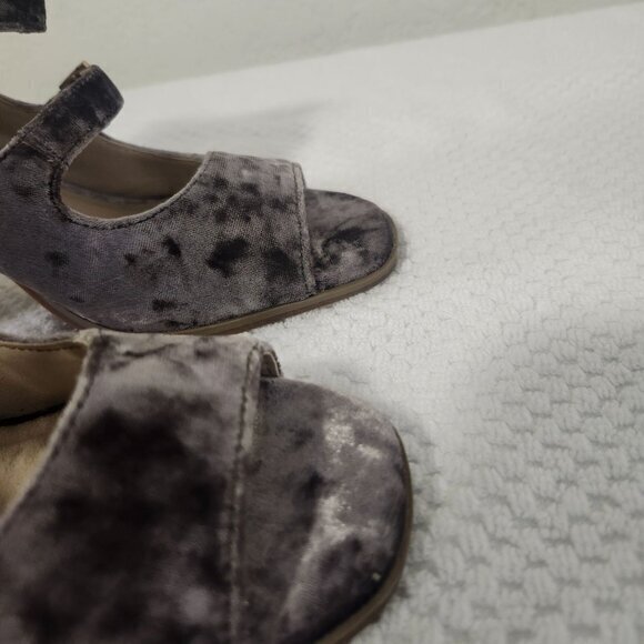 Seychelles Anthropologie Kayak Crushed Velvet Peep Toe Heels Womens Shoes Sz 7.5 - Picture 16 of 16